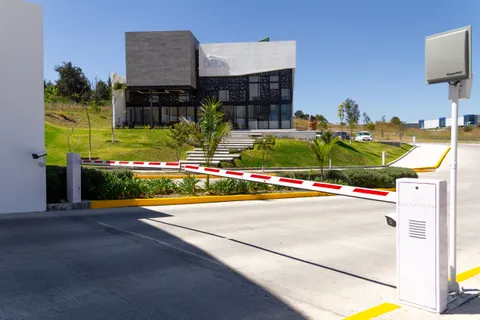 Entrada con Acceso Controlado